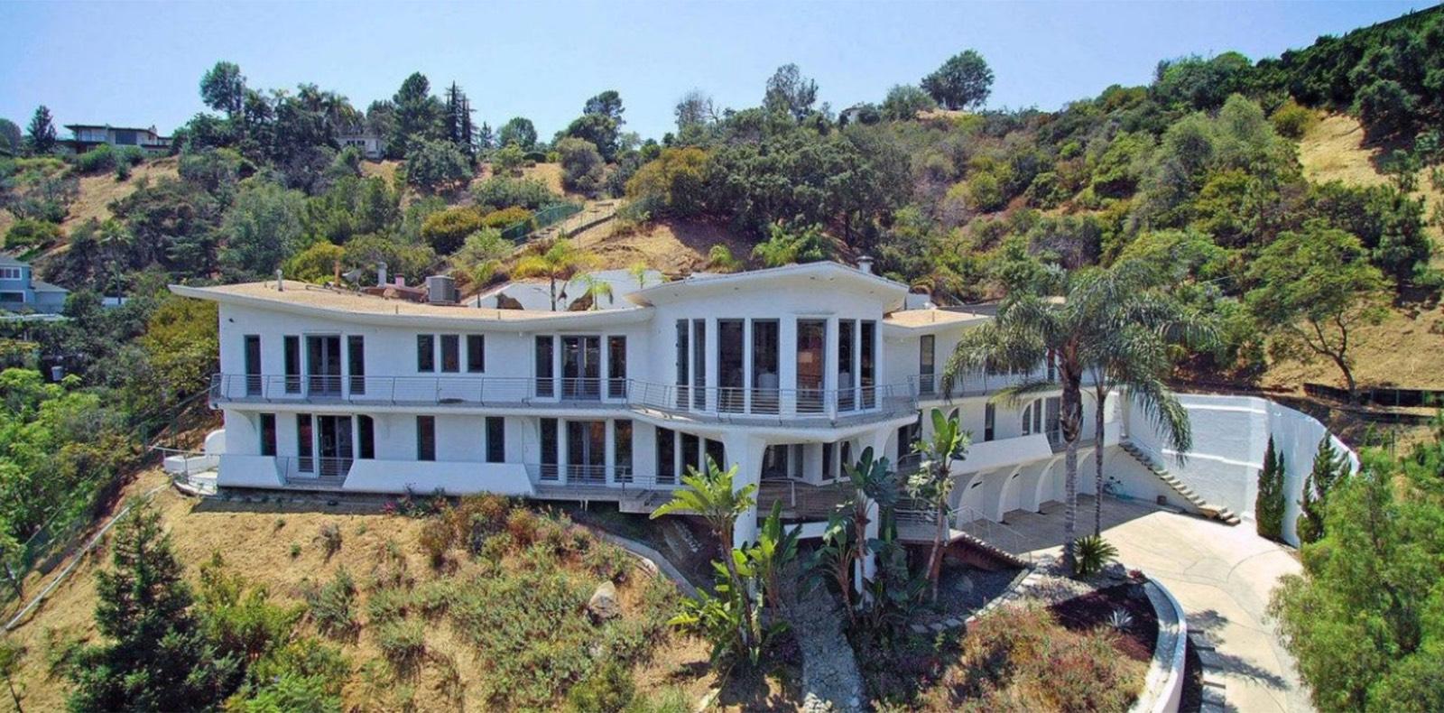 MJ's Wings Mansion — photo 2