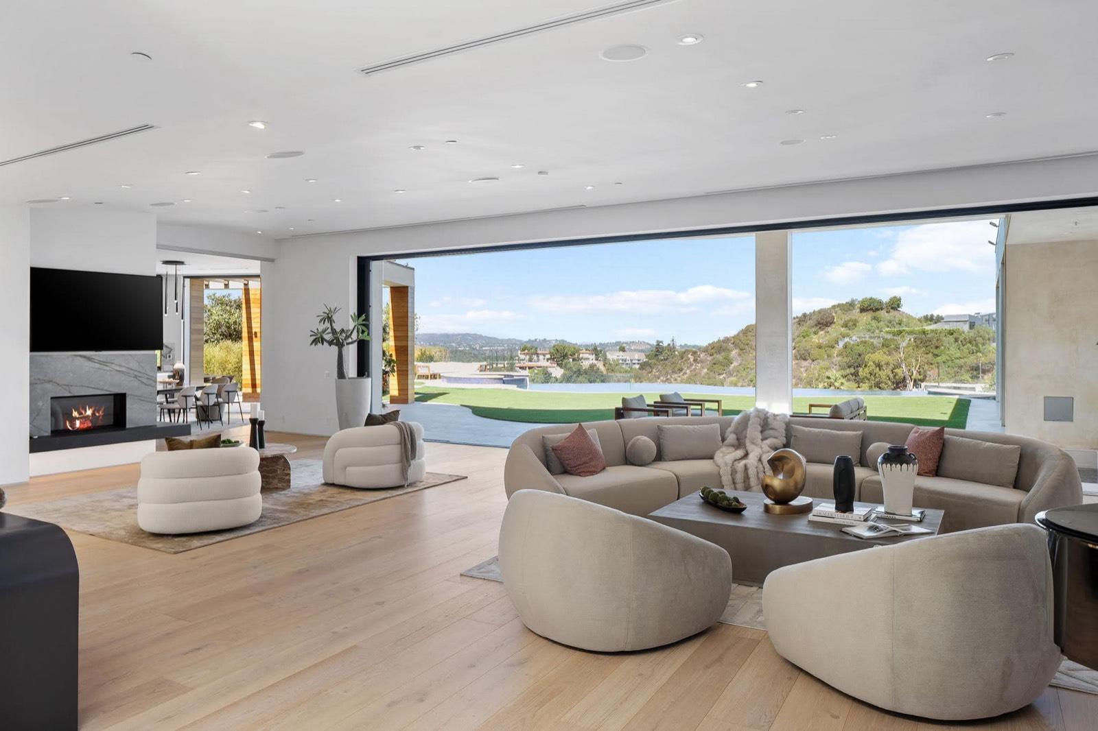 Modern Castle mansion — photo 2