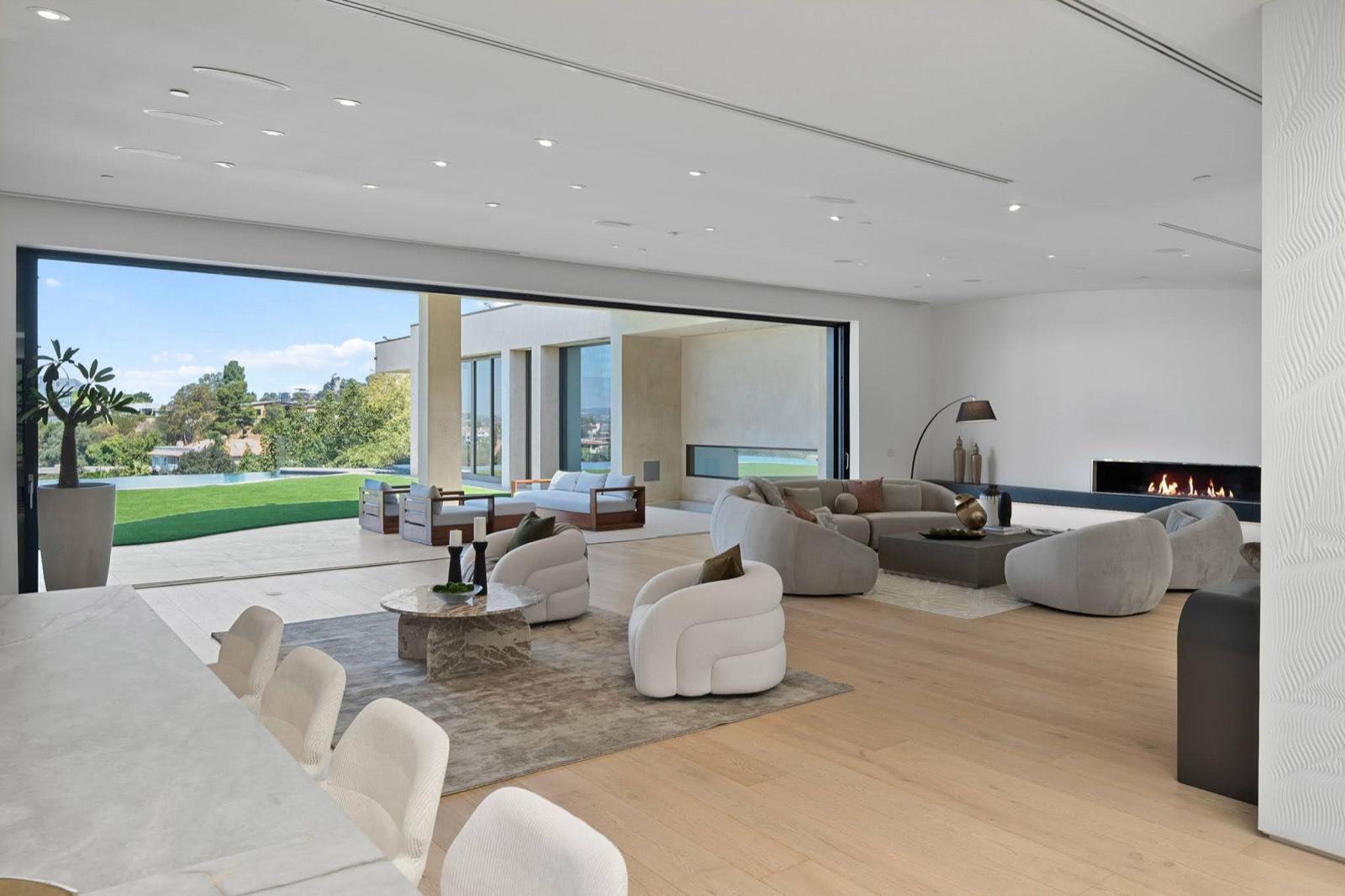 Modern Castle mansion — photo 11