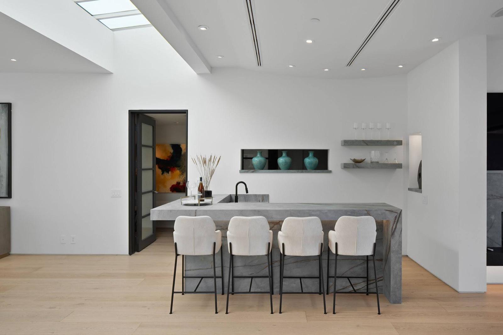 Modern Castle mansion — photo 8