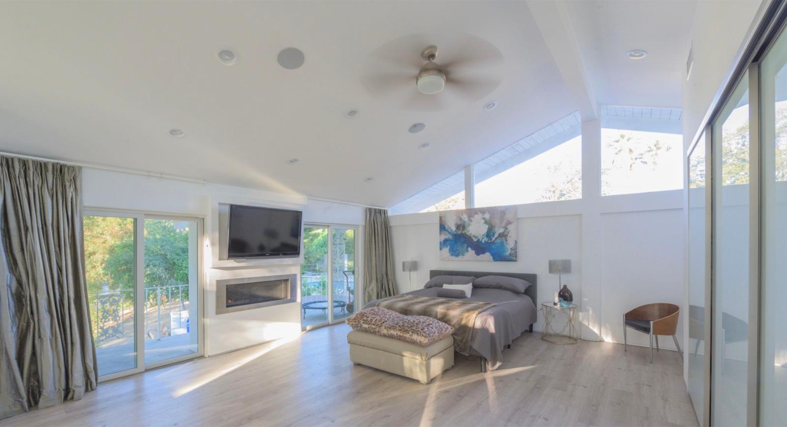 Modern Event Home — photo 4
