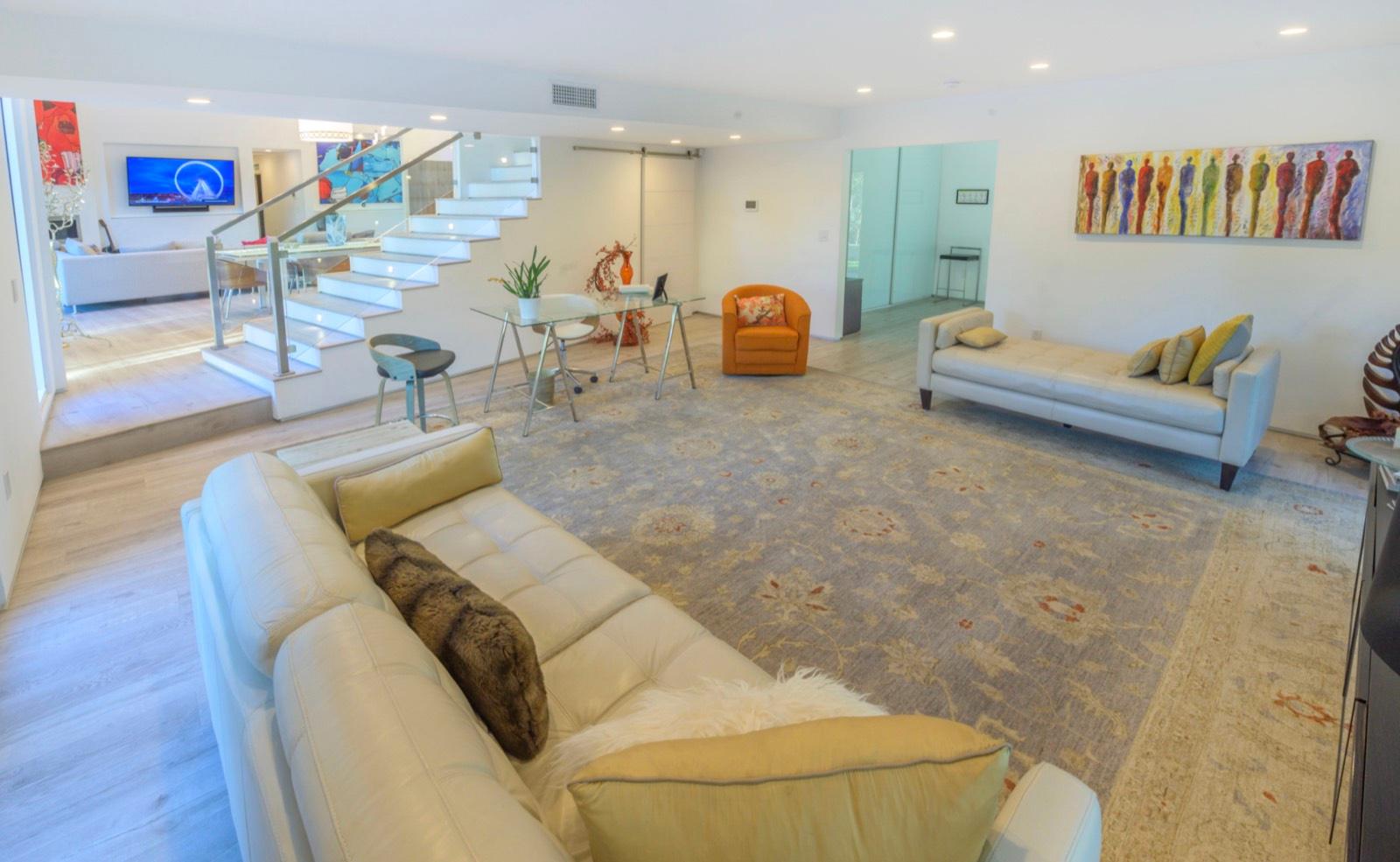 Modern Event Home — photo 8