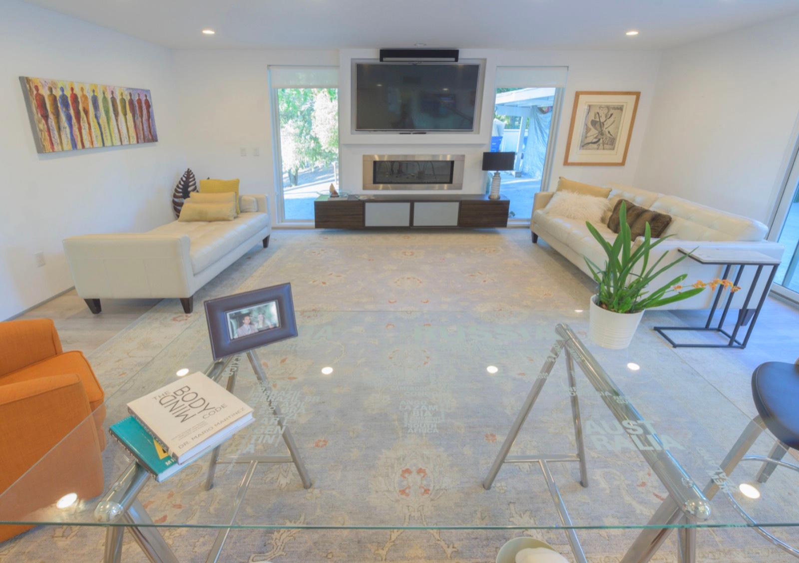 Modern Event Home — photo 9