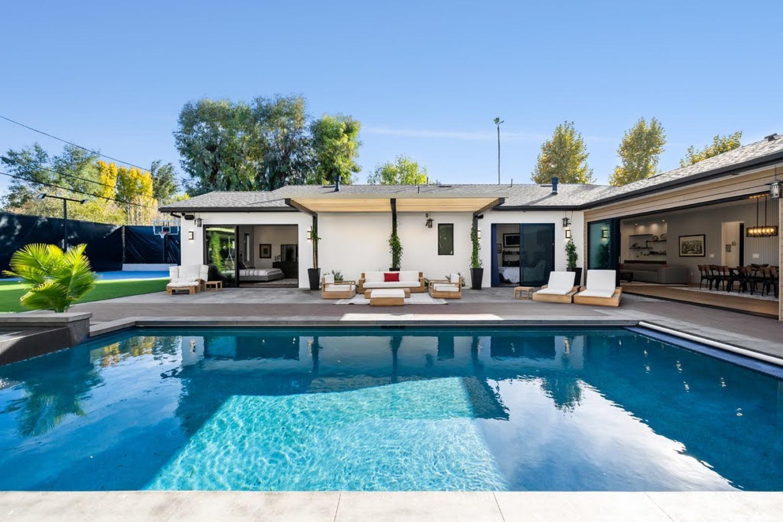 Modern Farm House Wh Basketball court Movie Theater — photo 6