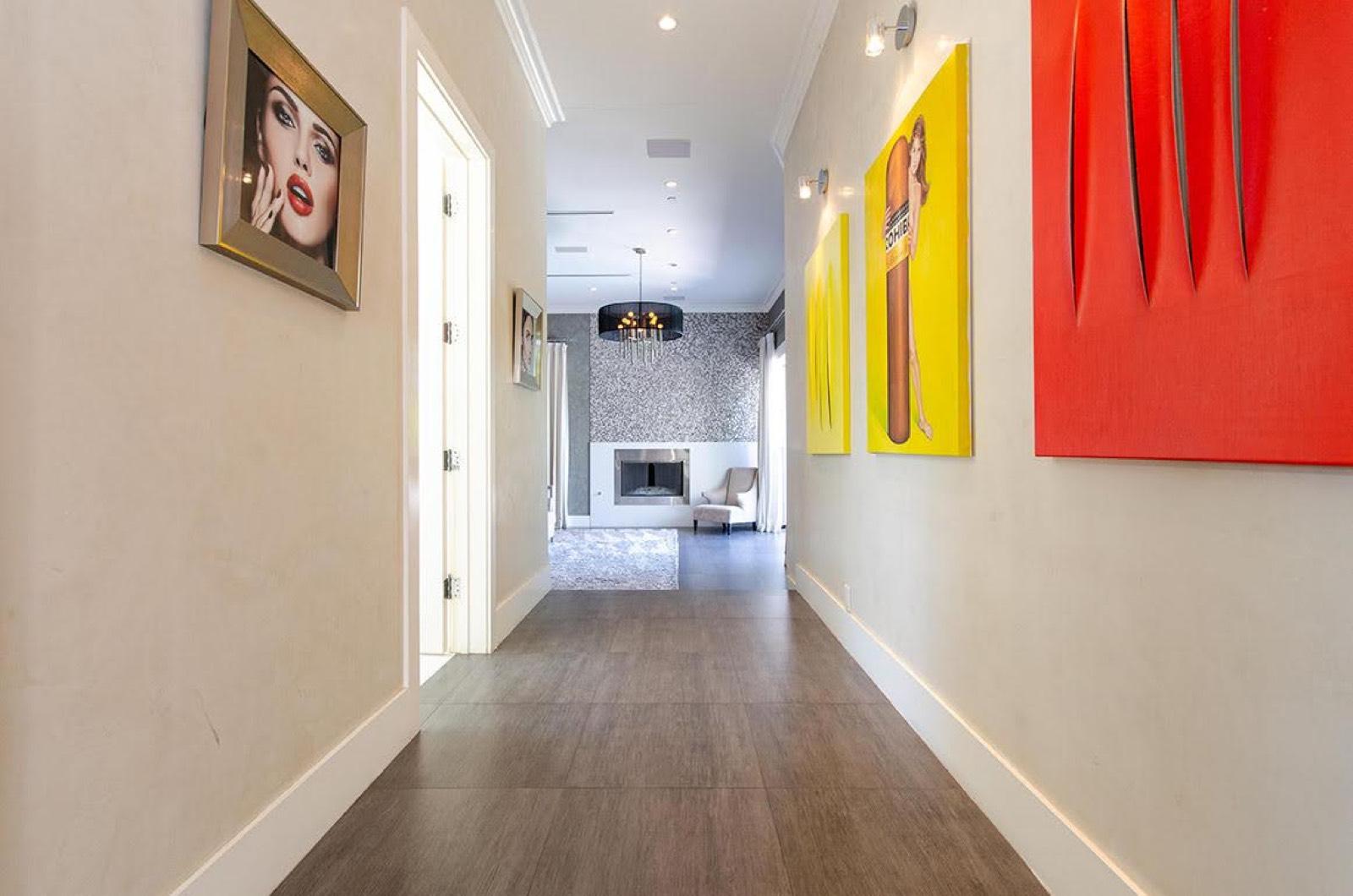 Modern H Home — photo 11