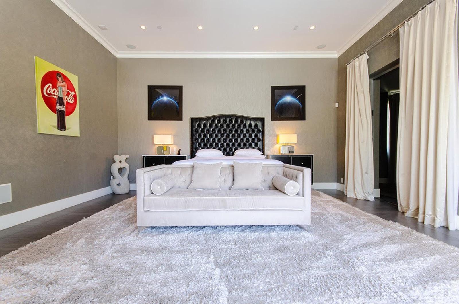 Modern H Home — photo 12
