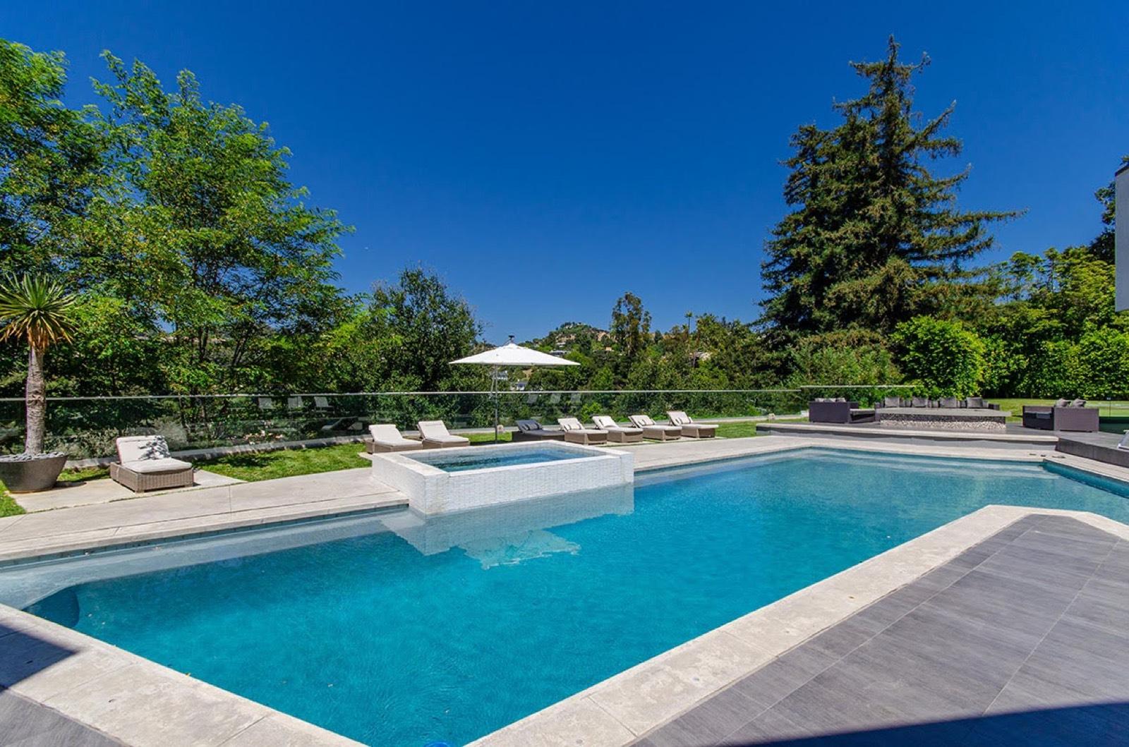 Modern H Home — photo 5