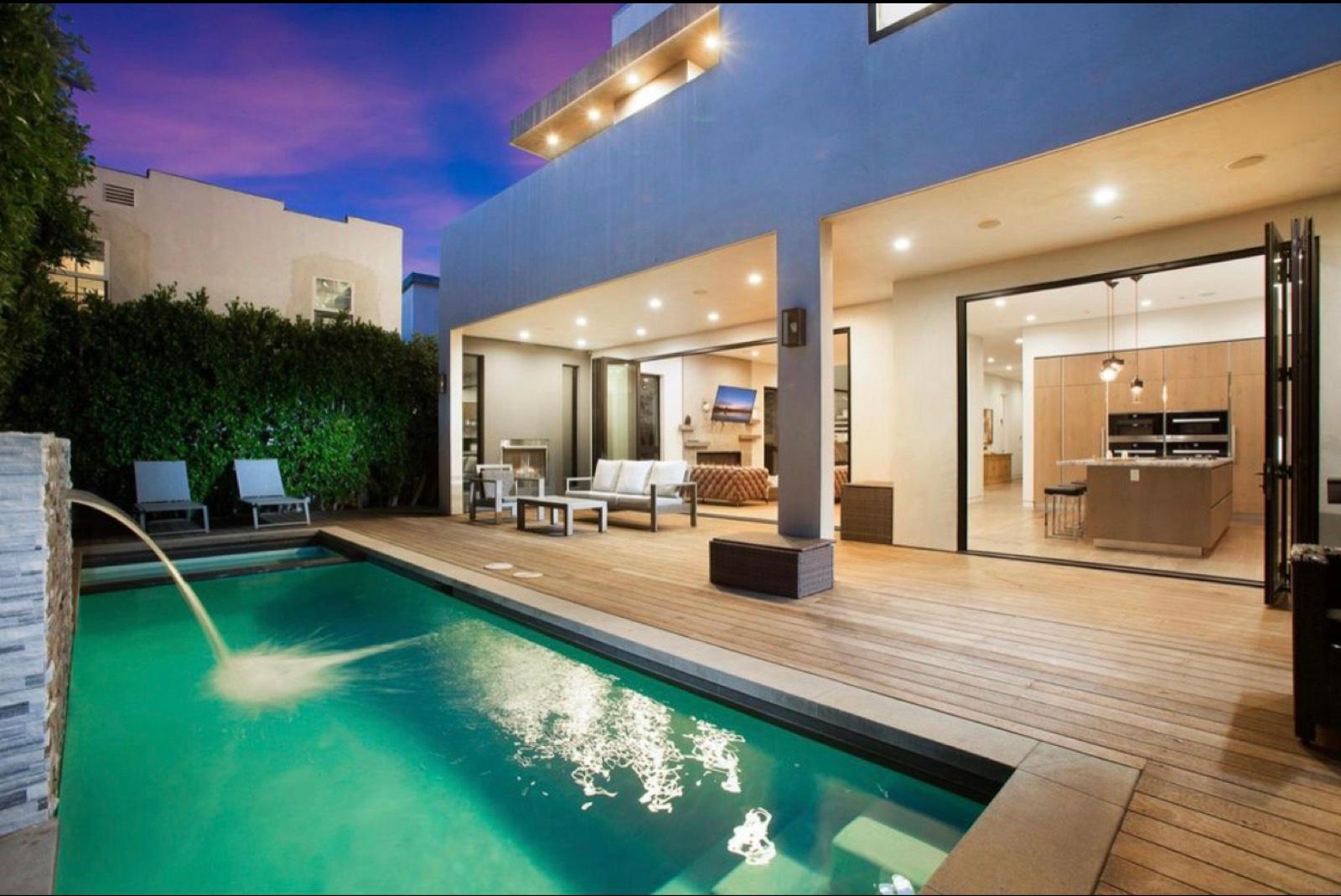 Modern Orange Villa — photo 2