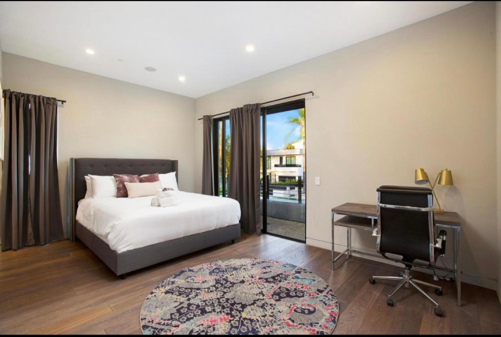 Modern Orange Villa — photo 12