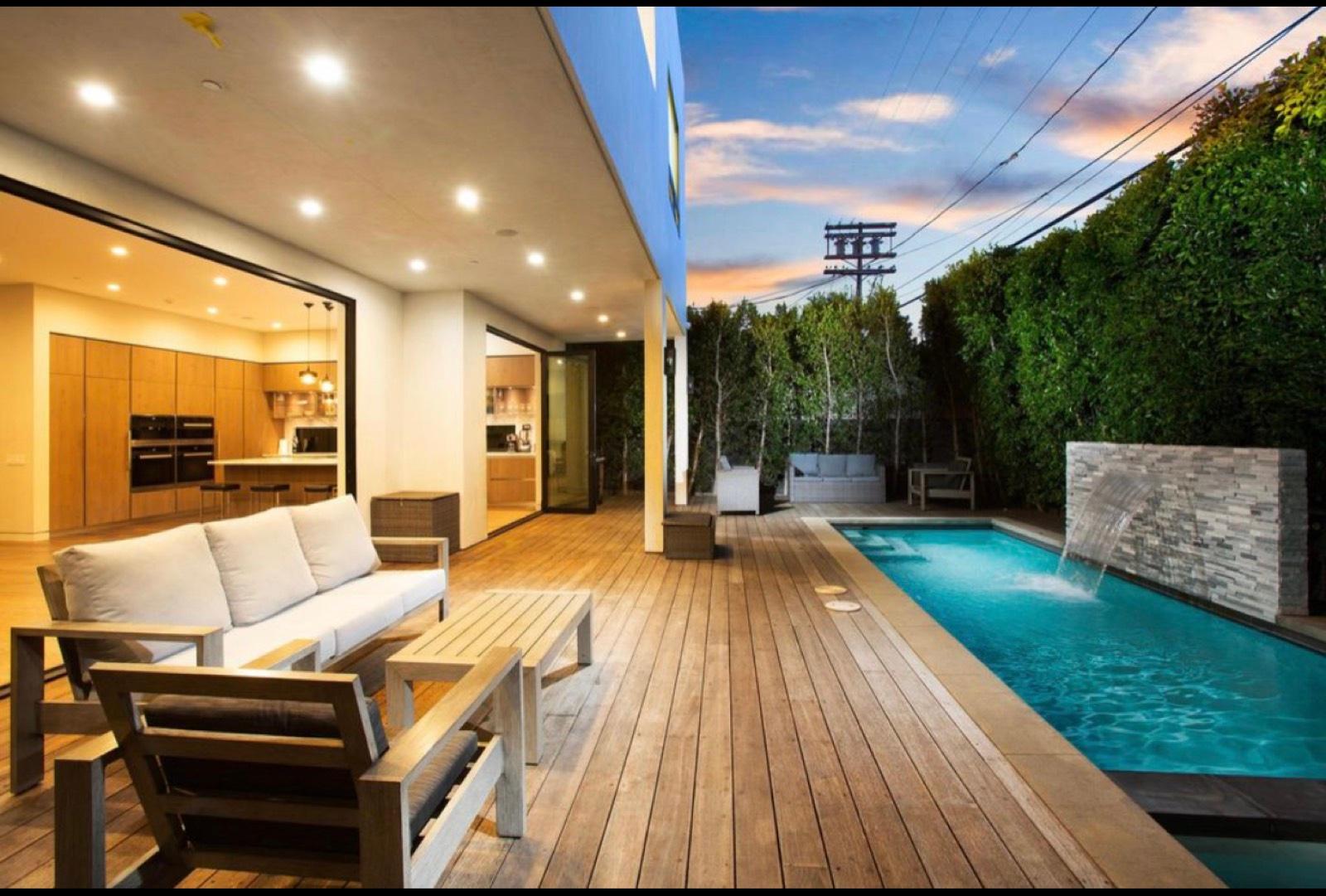 Modern Orange Villa — photo 3