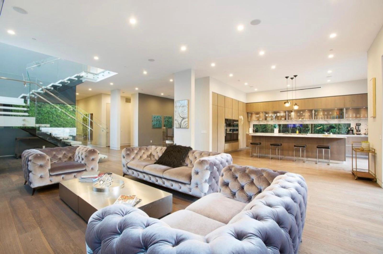 Modern Orange Villa — photo 6