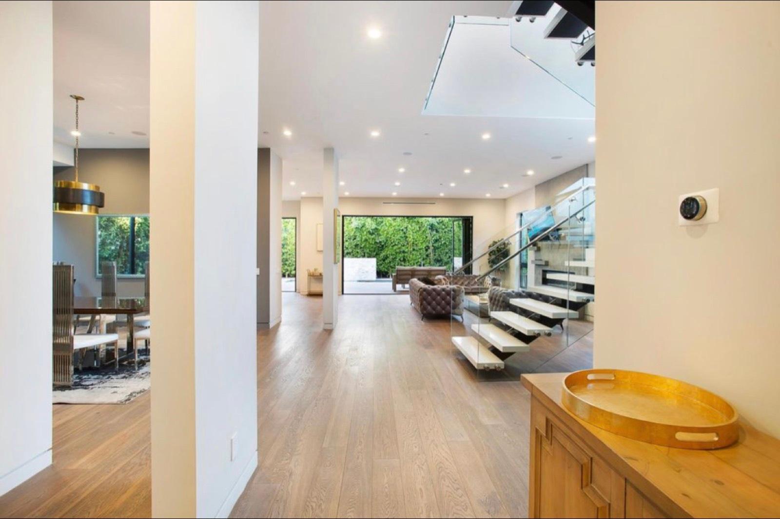 Modern Orange Villa — photo 7