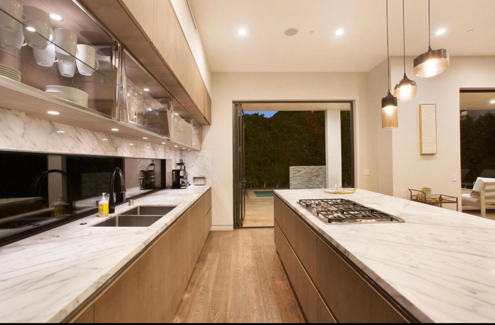 Modern Orange Villa — photo 9