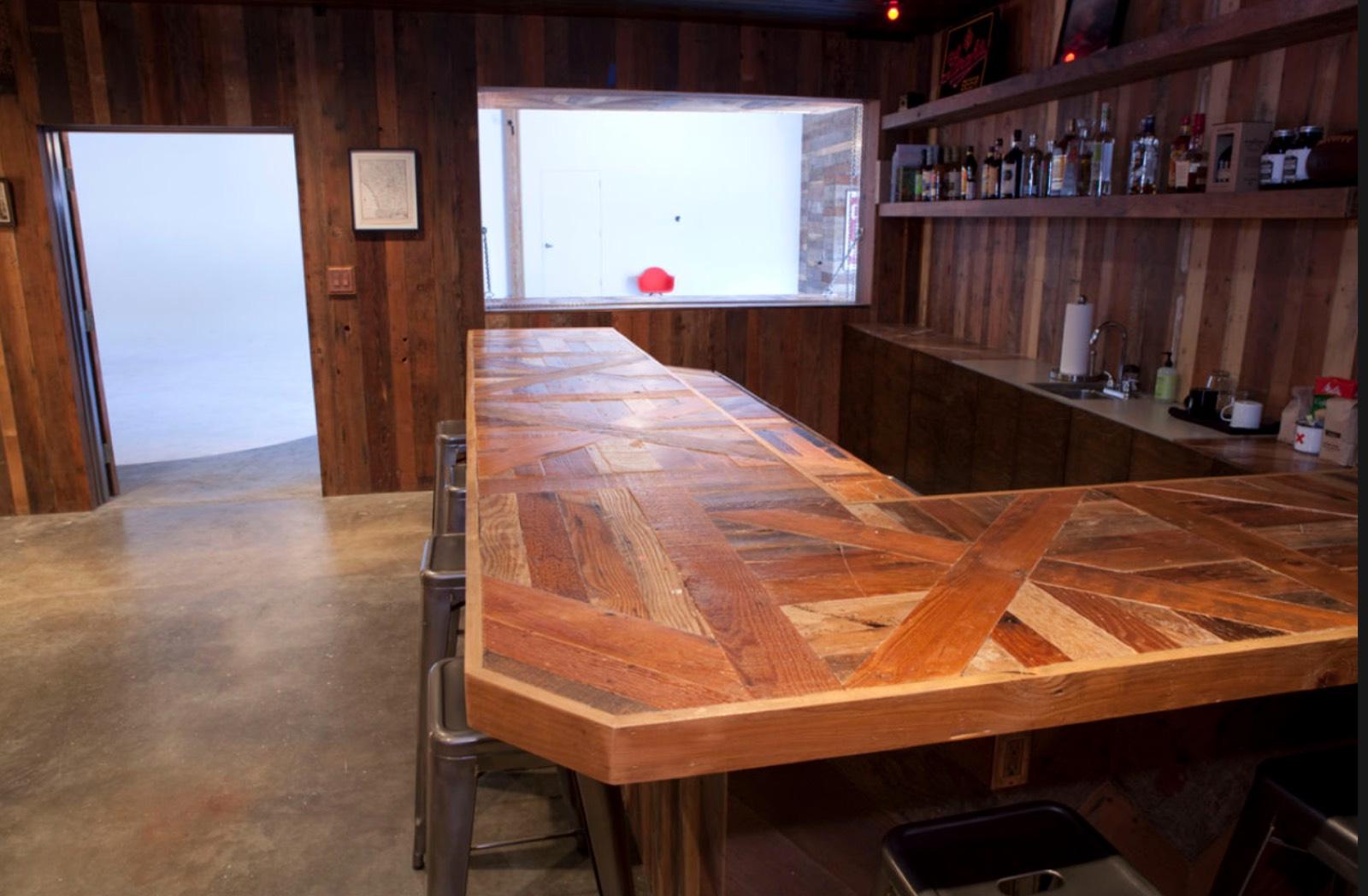 Modern Photo Studio Wood Decor — photo 11
