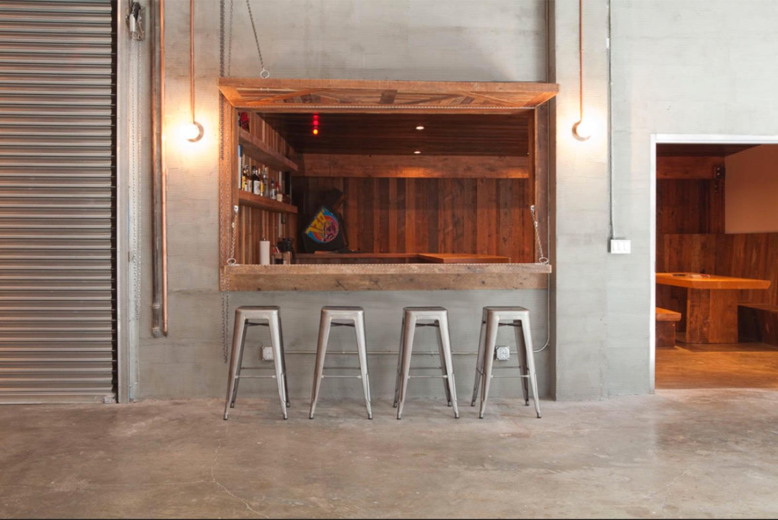 Modern Photo Studio Wood Decor — photo 7