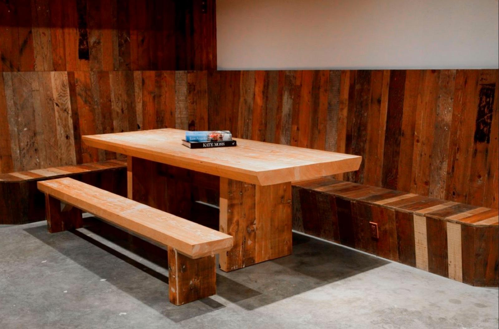 Modern Photo Studio Wood Decor — photo 9