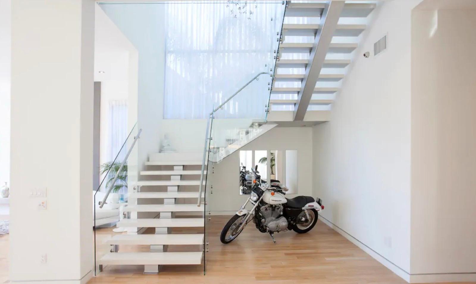 Modern White Villa — photo 12