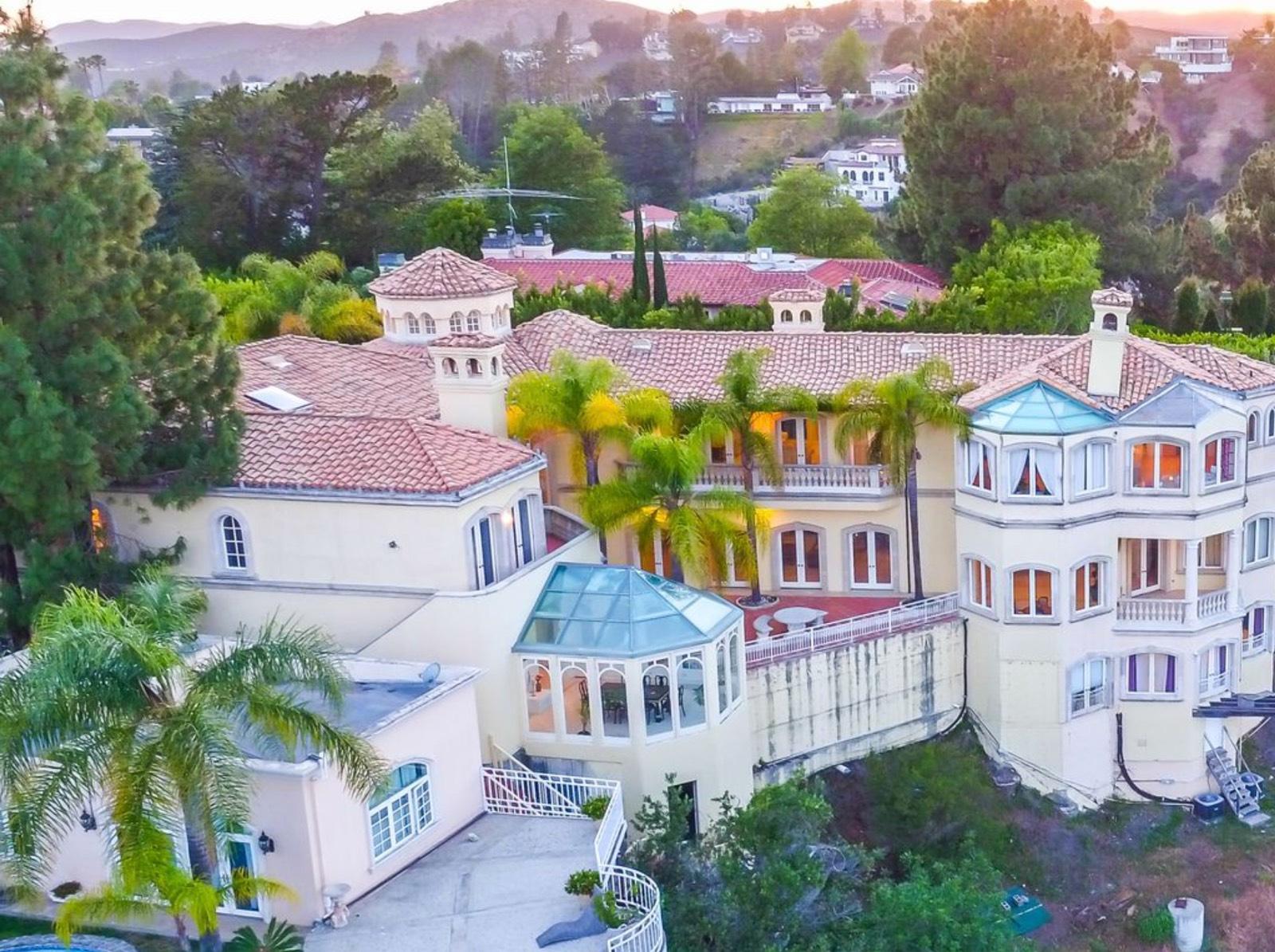 Mountain View Mansion — photo 1