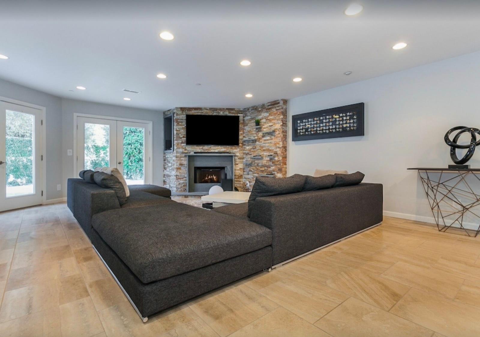 MR's White Classic Home — photo 1
