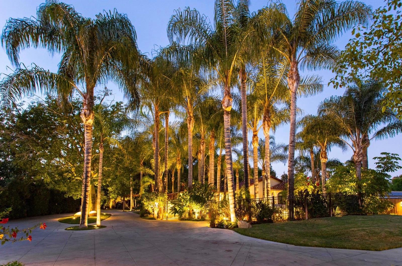 M's Big Backyard Woodland Hills Home — photo 12