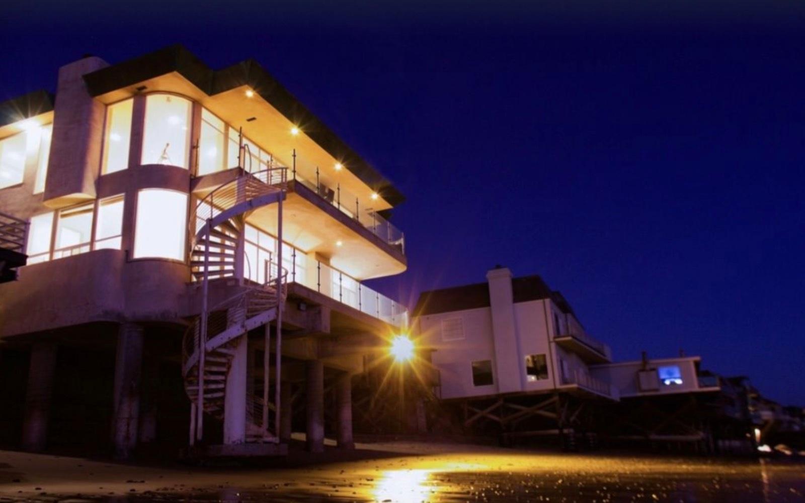 M's Bright Beachfront Property — photo 2