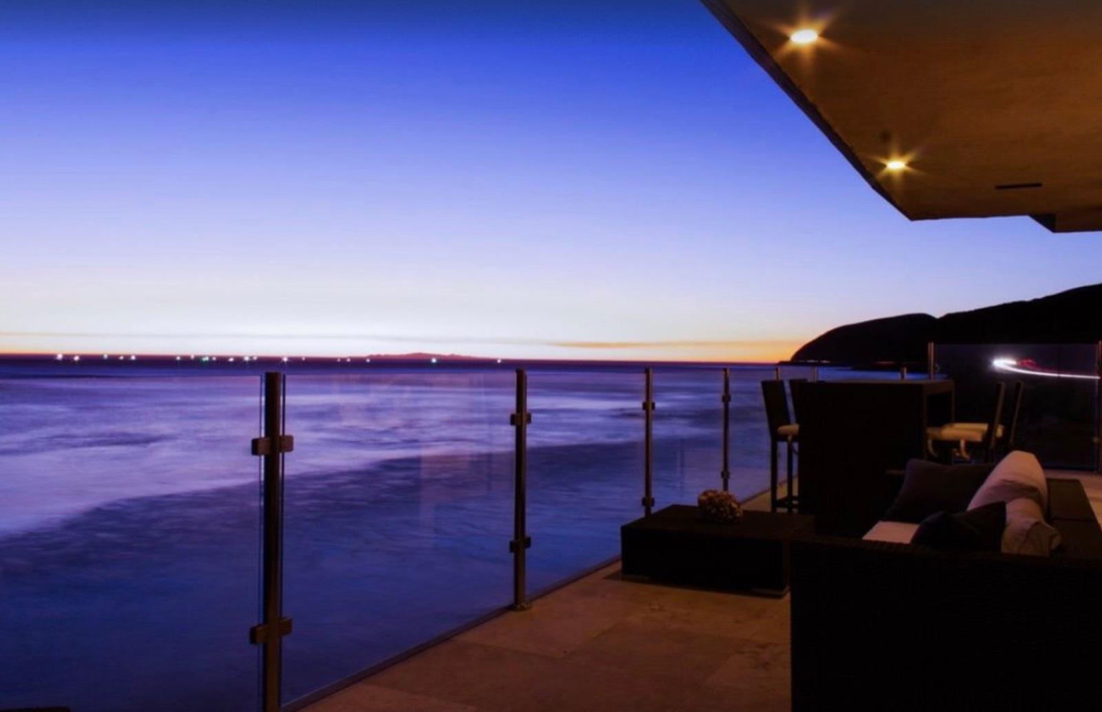 M's Bright Beachfront Property — photo 4