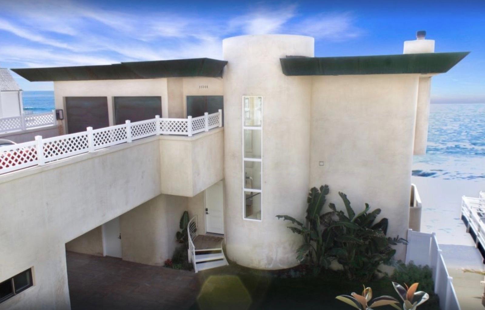 M's Bright Beachfront Property — photo 5