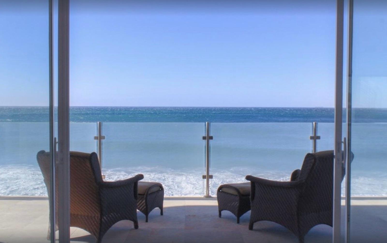 M's Bright Beachfront Property — photo 10