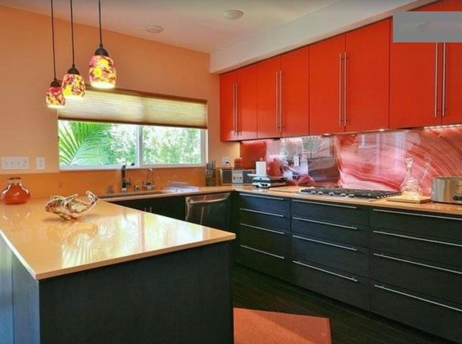 M's California Colorful Bungalow — photo 7