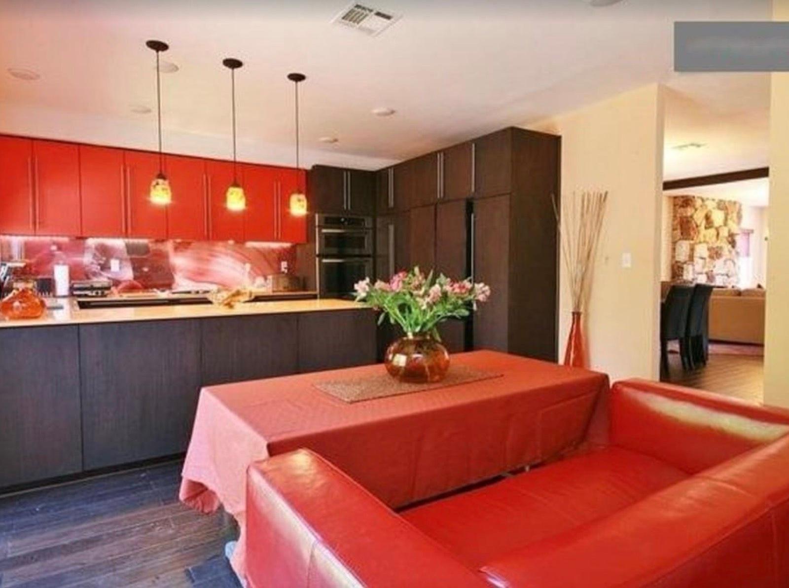 M's California Colorful Bungalow — photo 8