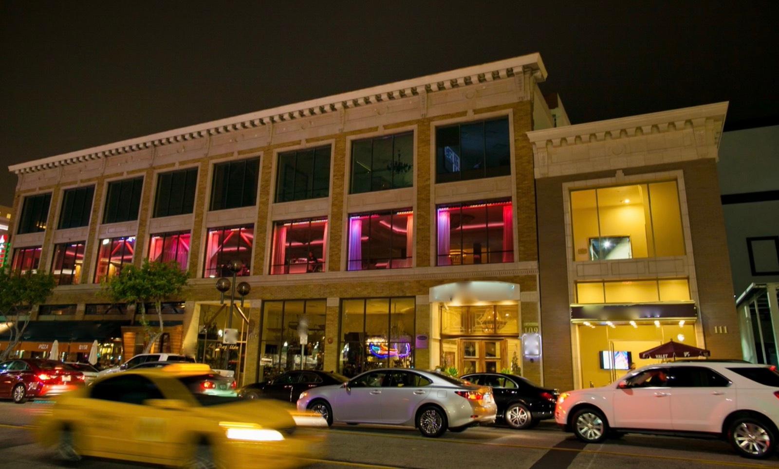 M's Classy White View Ballroom — photo 2