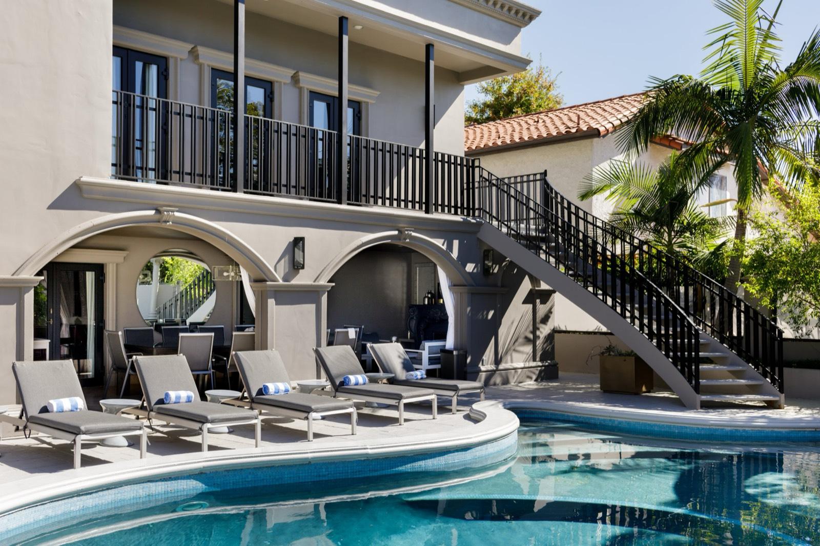 M's Hollywood Glam Home — photo 1