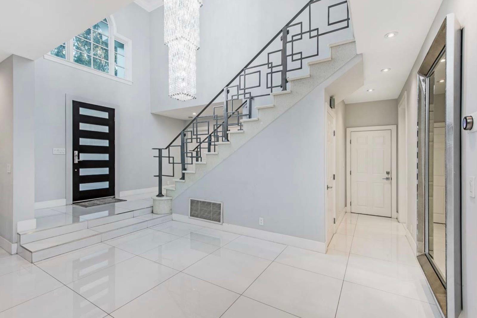 M's Majestic Mansion — photo 11