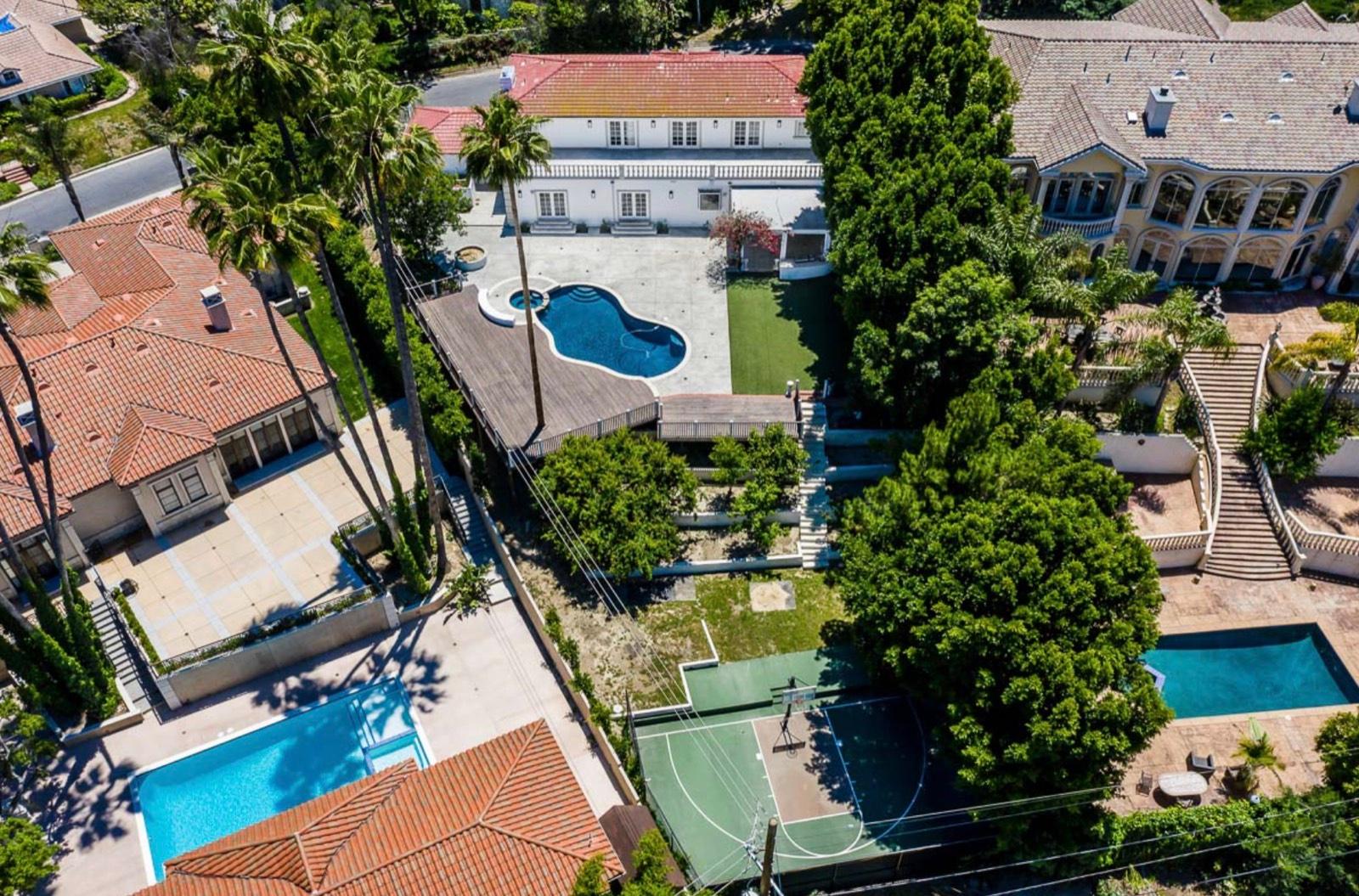 M's Majestic Mansion — photo 3