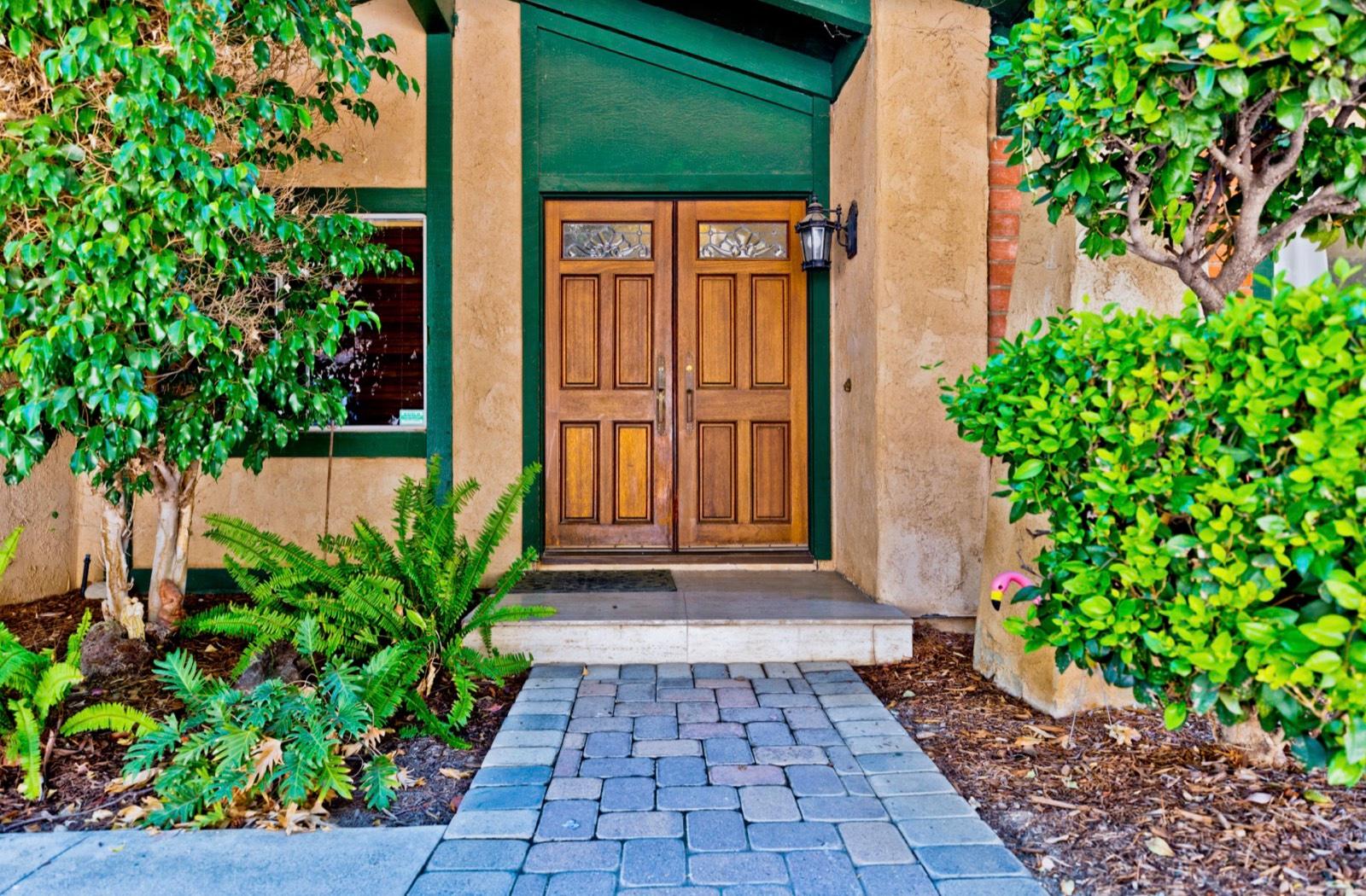 M's Quaint Colorful house — photo 1