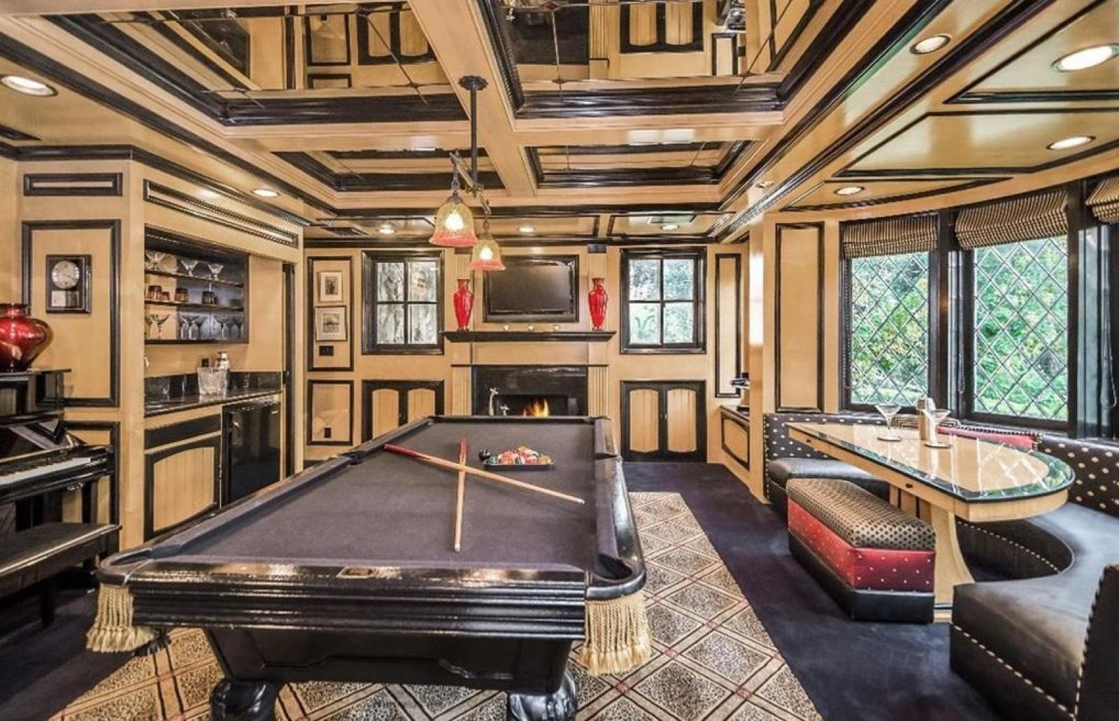 M's Traditional Ranch Mansion Estate — photo 4