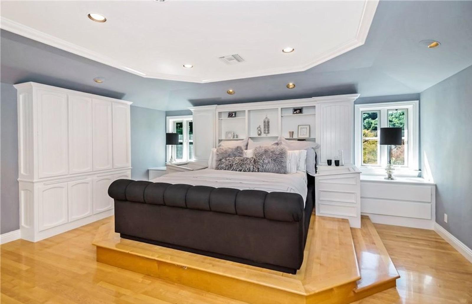 M's Traditional Ranch Mansion Estate — photo 10