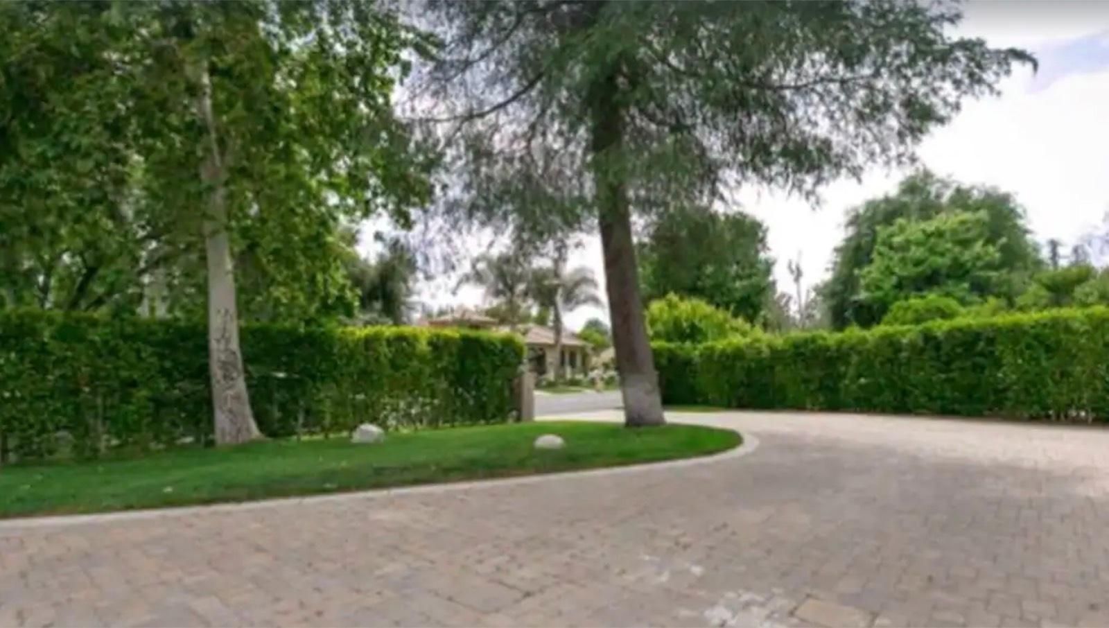 M's Valley Traditional Home — photo 2