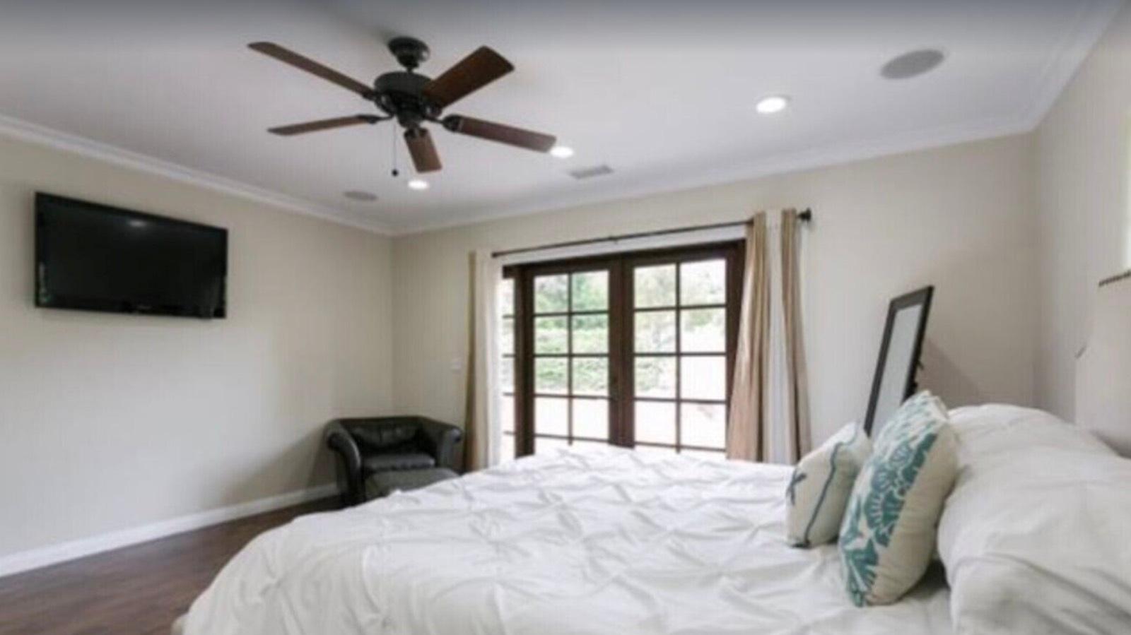 M's Valley Traditional Home — photo 10