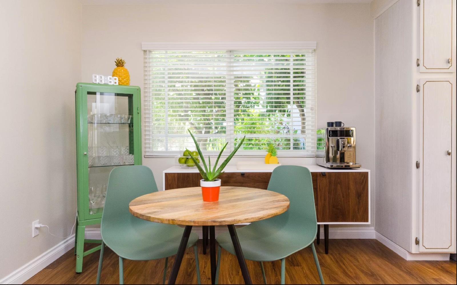 M's Woodland Hills Mod House — photo 8