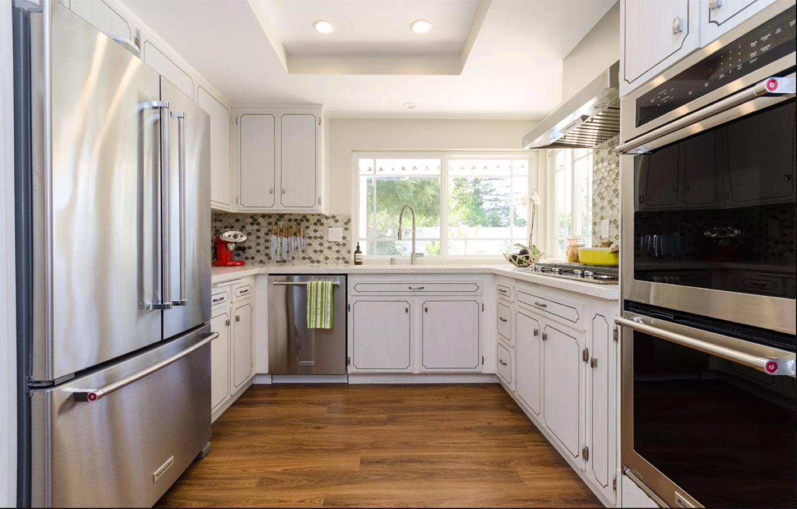 M's Woodland Hills Mod House — photo 11