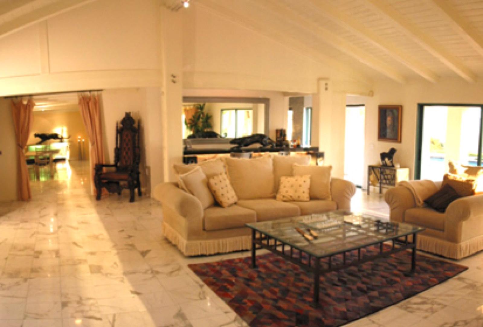 Mulholland House — photo 11