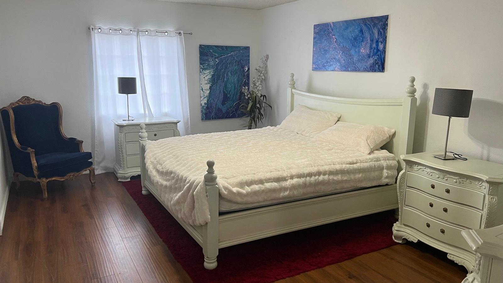 MZ's Woodland Hills Multi Home — photo 4