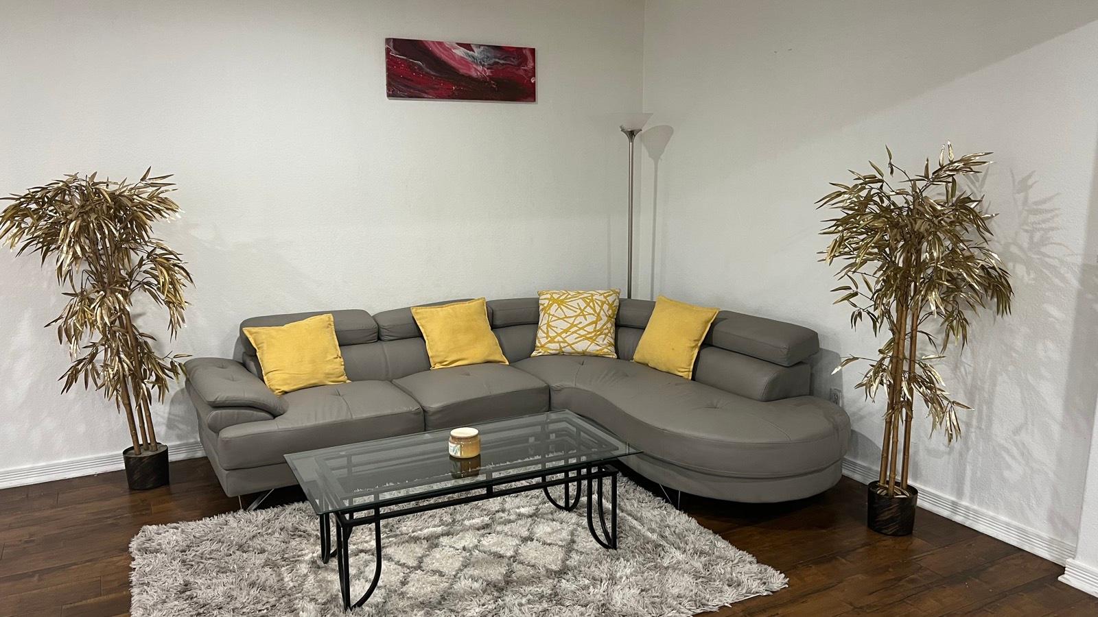 MZ's Woodland Hills Multi Home — photo 5