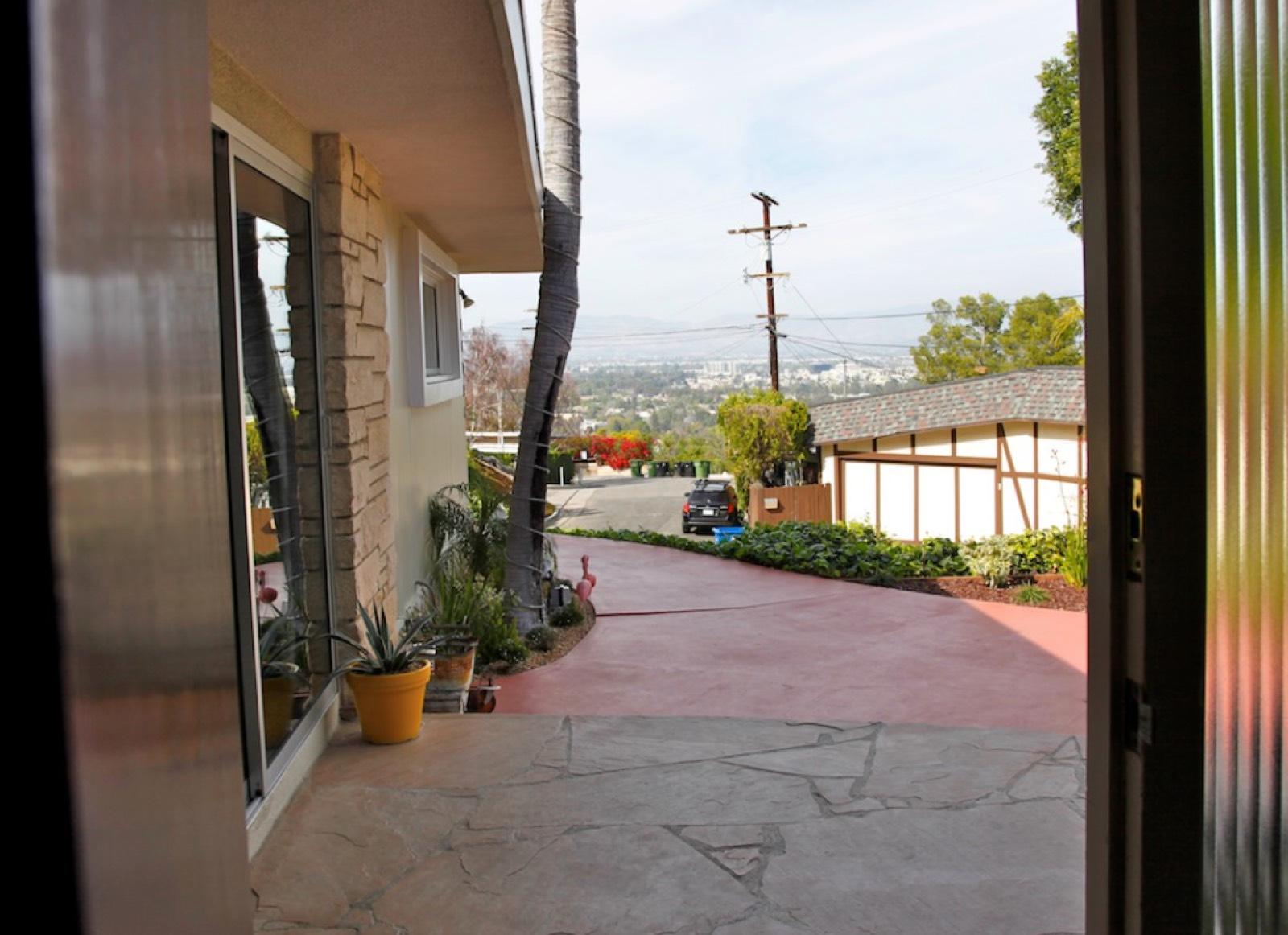 N Hollywood Hills — photo 6