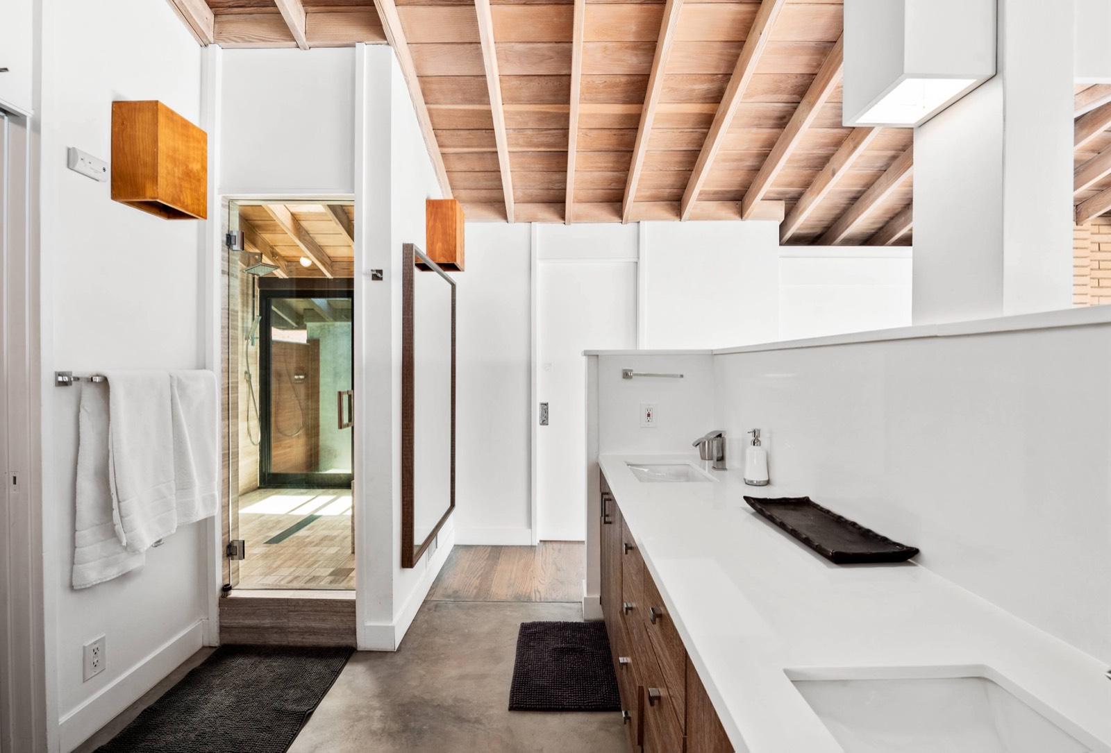 N's Beachfront Modern Wood — photo 10