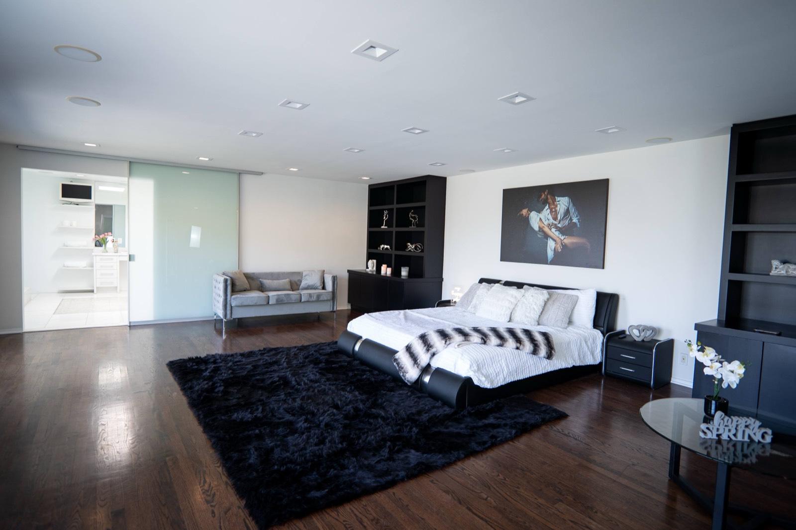 N's Hillside Modern Home — photo 5