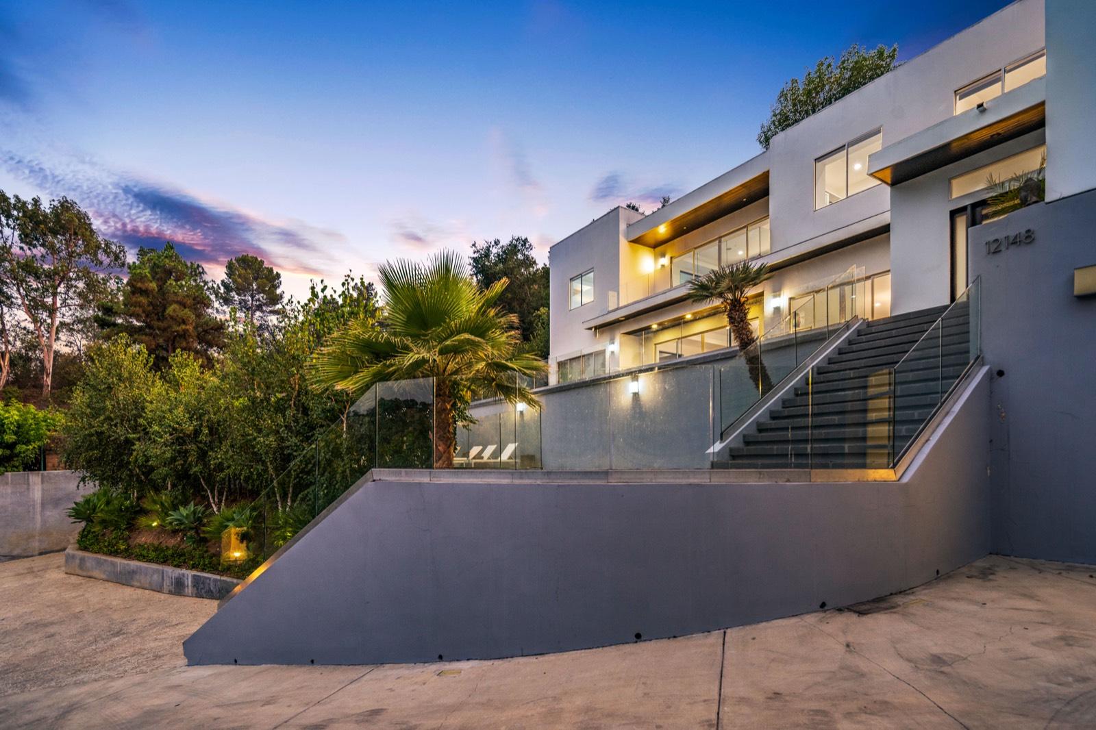 N's White Travis Home — photo 3