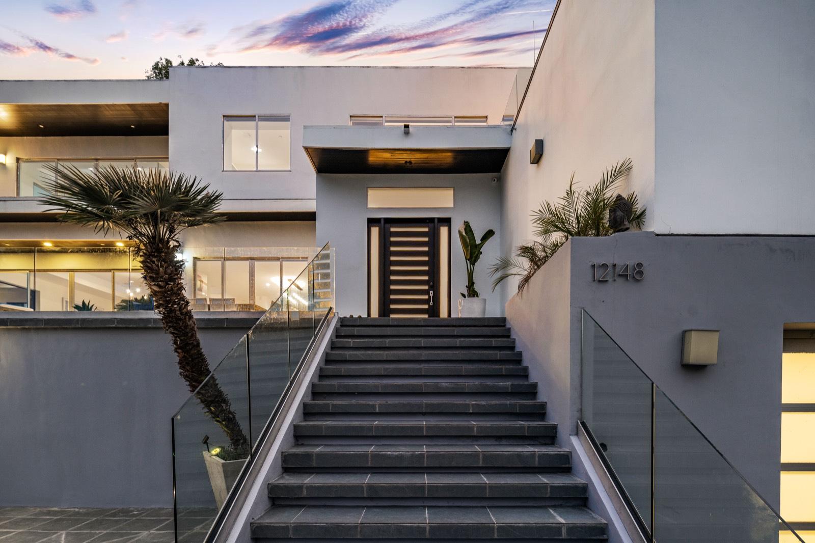 N's White Travis Home — photo 4
