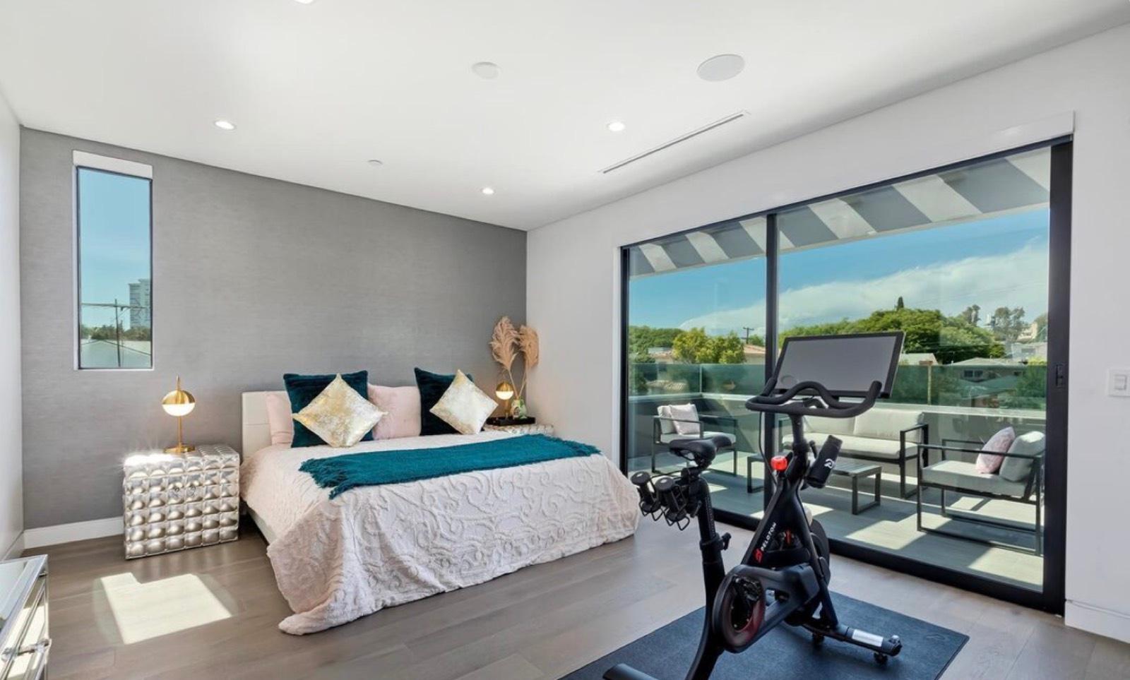 NF S Modern Bachelor Pad — photo 11
